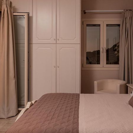 Villa Elizabeth - Seafront Classic Villa! 阿凯松 外观 照片