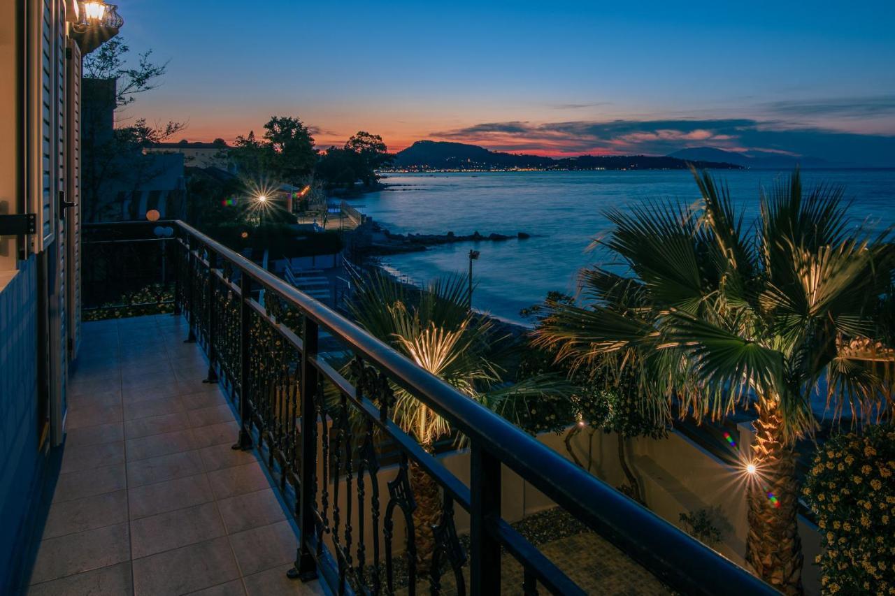 Villa Elizabeth - Seafront Classic Villa! 阿凯松 外观 照片
