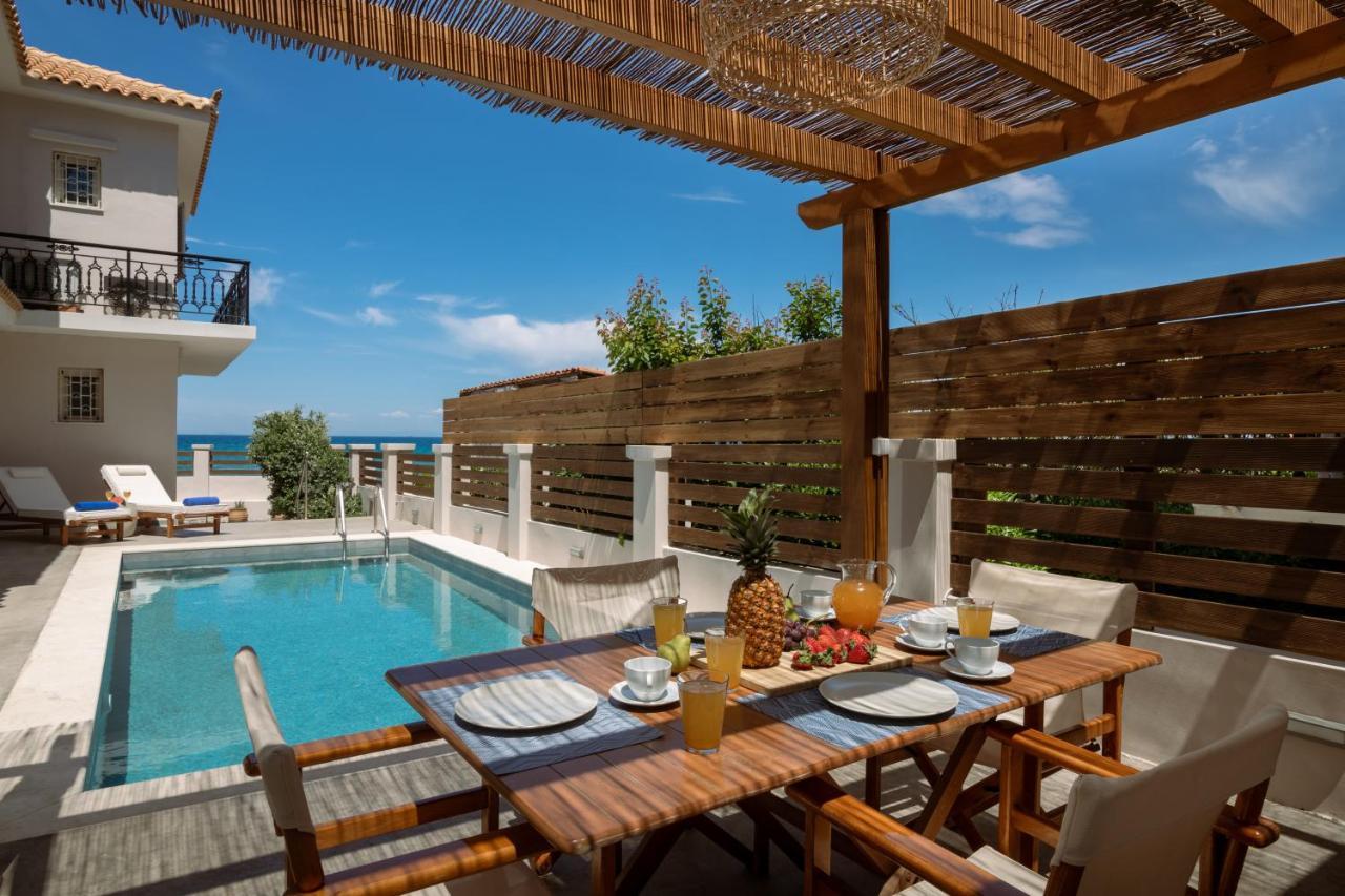 Villa Elizabeth - Seafront Classic Villa! 阿凯松 外观 照片