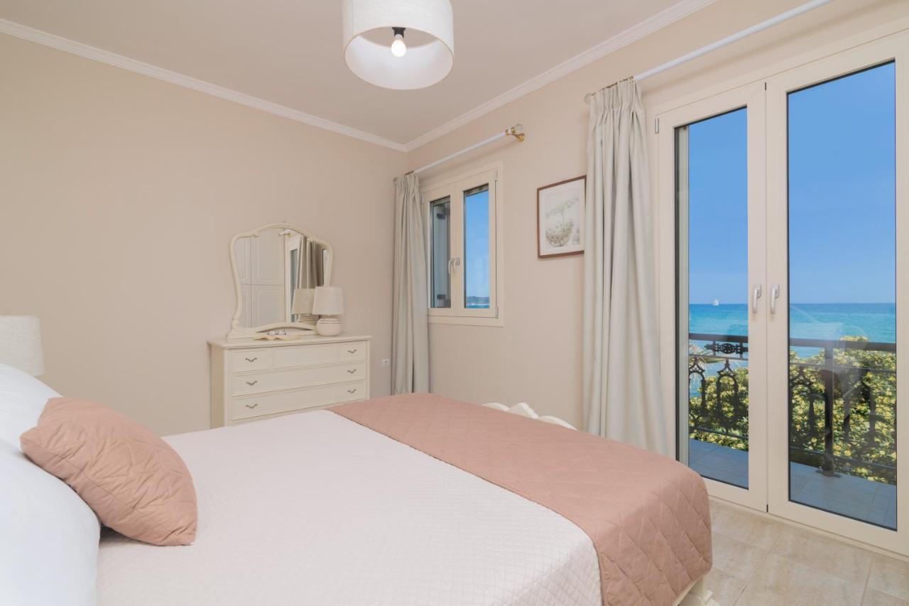 Villa Elizabeth - Seafront Classic Villa! 阿凯松 外观 照片