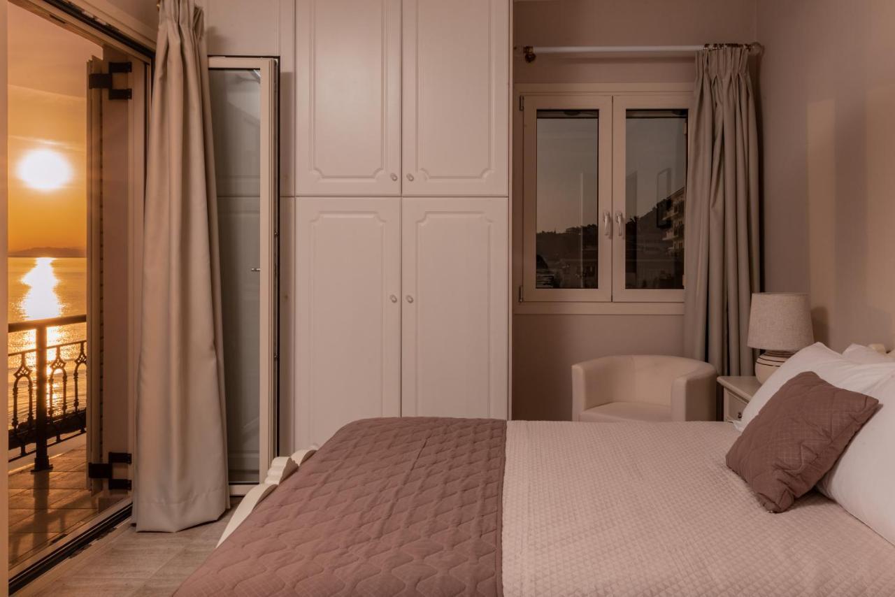 Villa Elizabeth - Seafront Classic Villa! 阿凯松 外观 照片